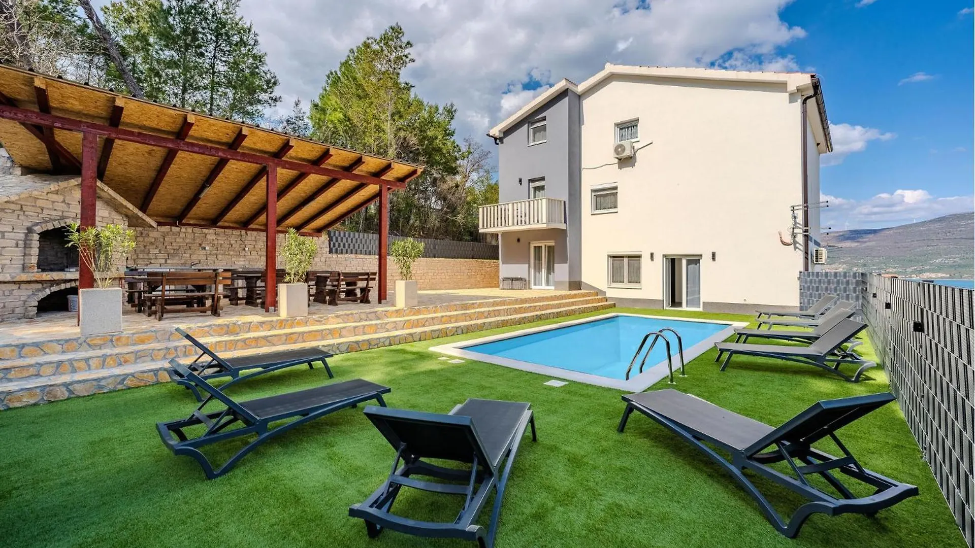Beautiful Home In Karin With Heated Swimming Pool Nadin